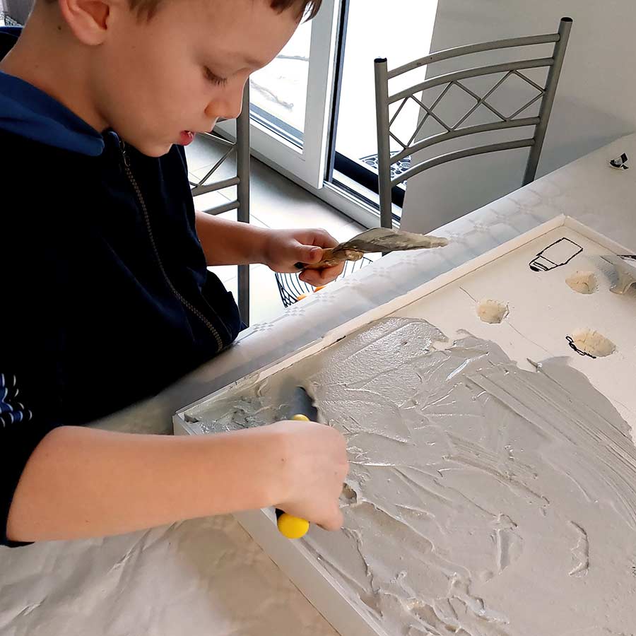 Création du sol et des empreintes avec de la colle à carrelage